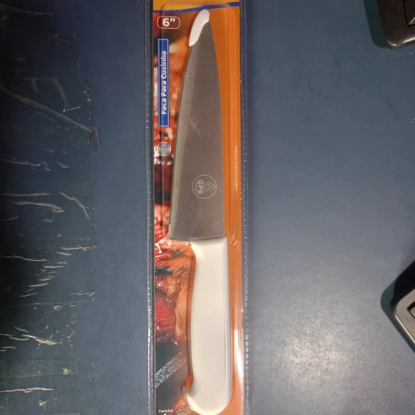 Faca cabo branco Para Cozinha 6''  com tampo no bico .